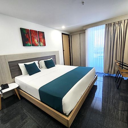 Hotel Be Suites Cali Exterior photo